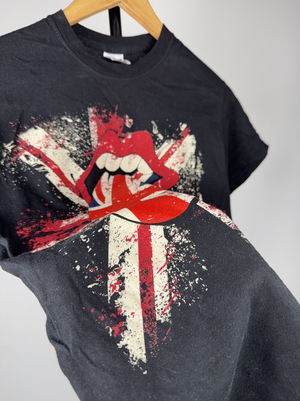 The Rolling Stones 00s Rolling Stones UK Logo Flag Tongue Graphic Tee Size S Size S / US 4 / IT 40 - 11 Thumbnail