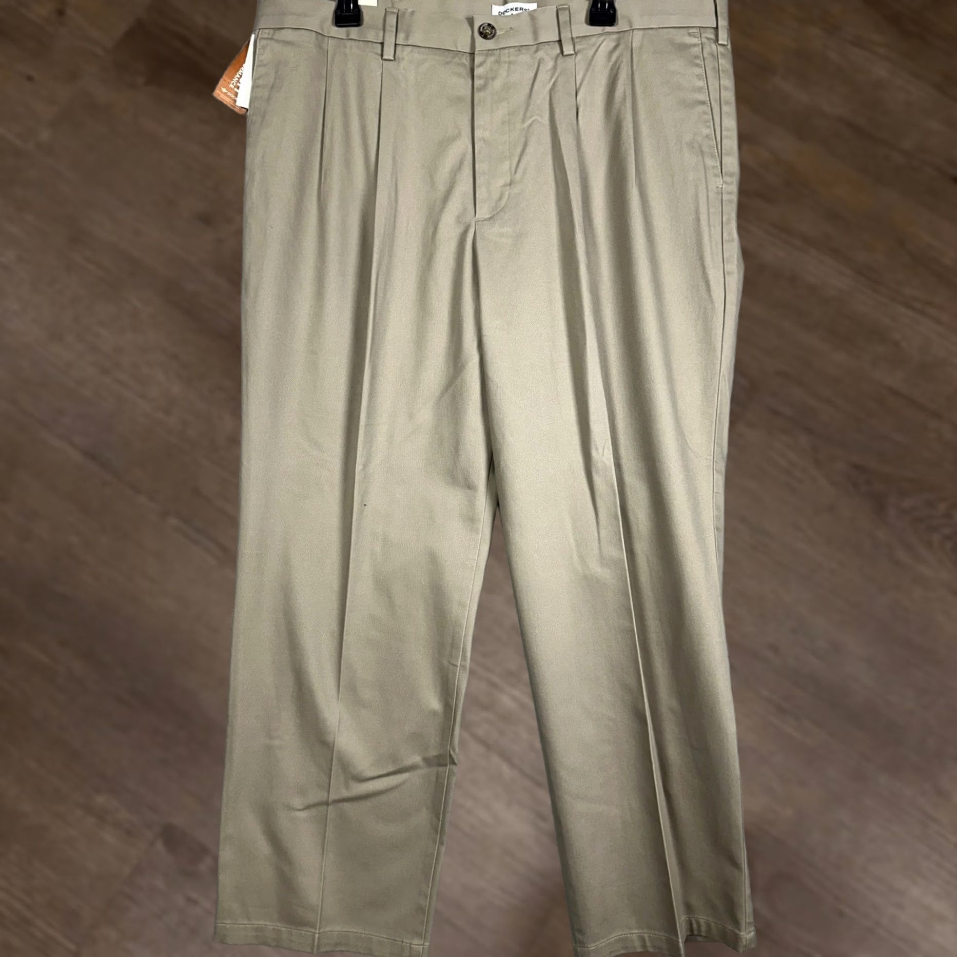 Dockers VINTAGE Dockers Pants Mens 40X30 Tan Signature Khaki Classic Fit Pleated Performance Size US 40 / EU 56 - 1 Thumbnail