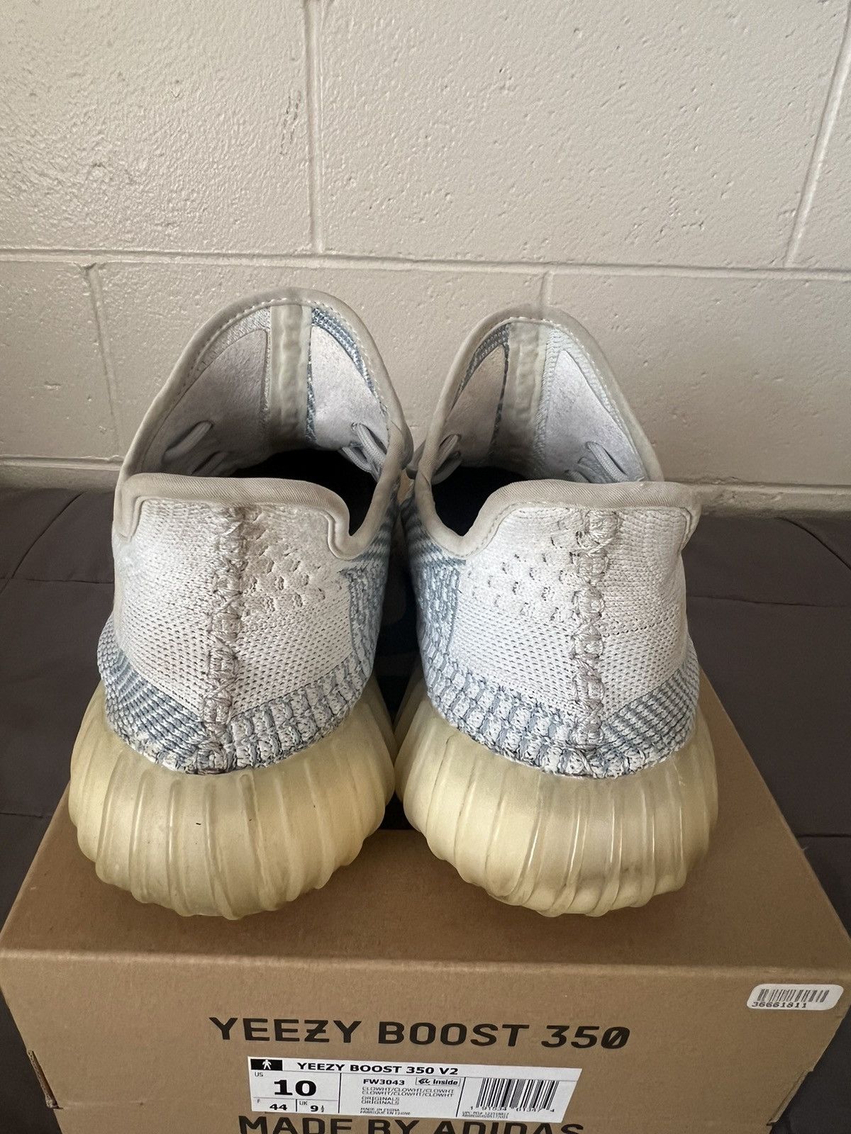 Vintage × Yeezy Yeezy 350 Cloud White Size 10 Size US 10 / EU 43 - 5 Thumbnail