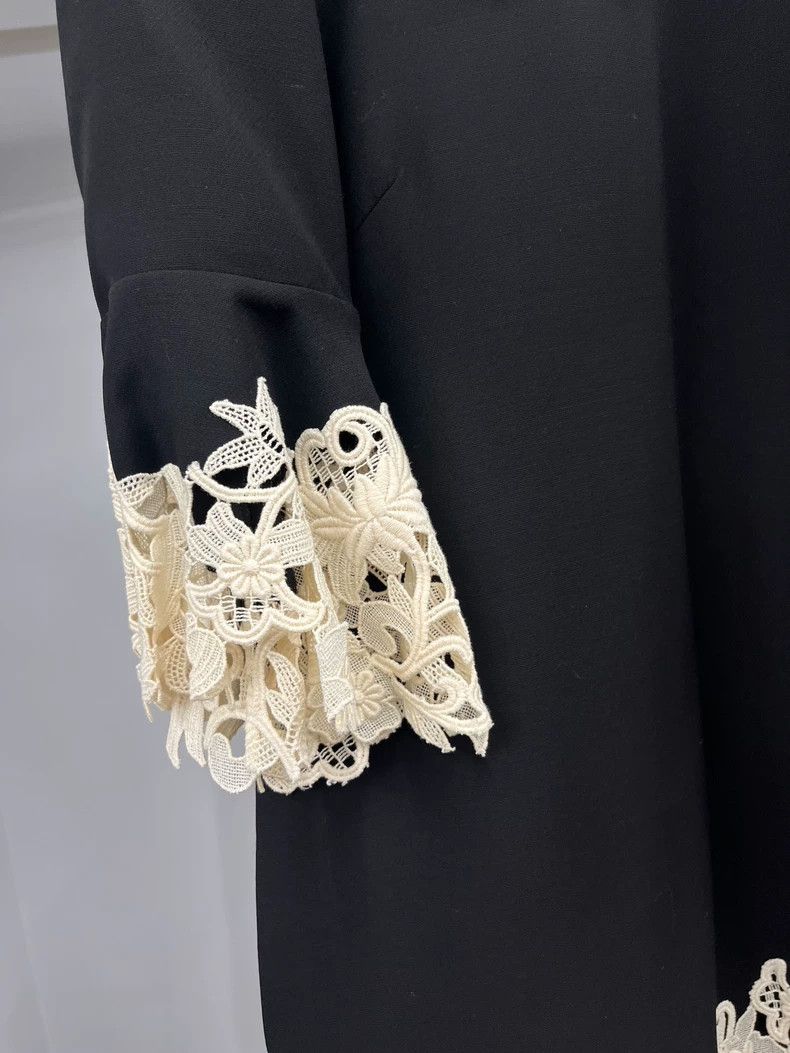 Valentino Valentino Black and white lace flower patchwork dress Size M / US 6-8 / IT 42-44 - 2 Thumbnail