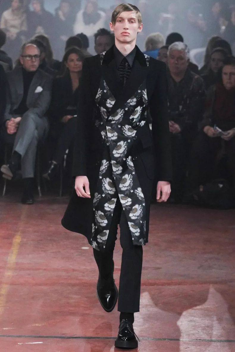 Alexander McQueen Alexander Mcqueen Show floral double-breasted coat Size US S / EU 44-46 / 1 - 2 Thumbnail
