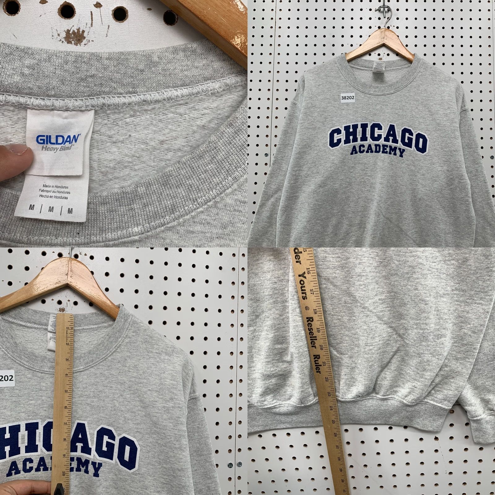 Gildan Chicago Academy Sweatshirt Mens Medium Gray Crewneck Embroidered 22x25.5 Size US M / EU 48-50 / 2 - 8 Thumbnail