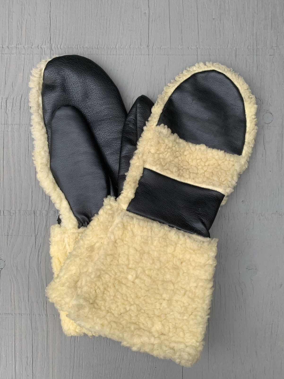 Vintage Vintage Shearling Mittens Vegan Leather Wool Sheepskin 90s Size ONE SIZE - 12 Thumbnail