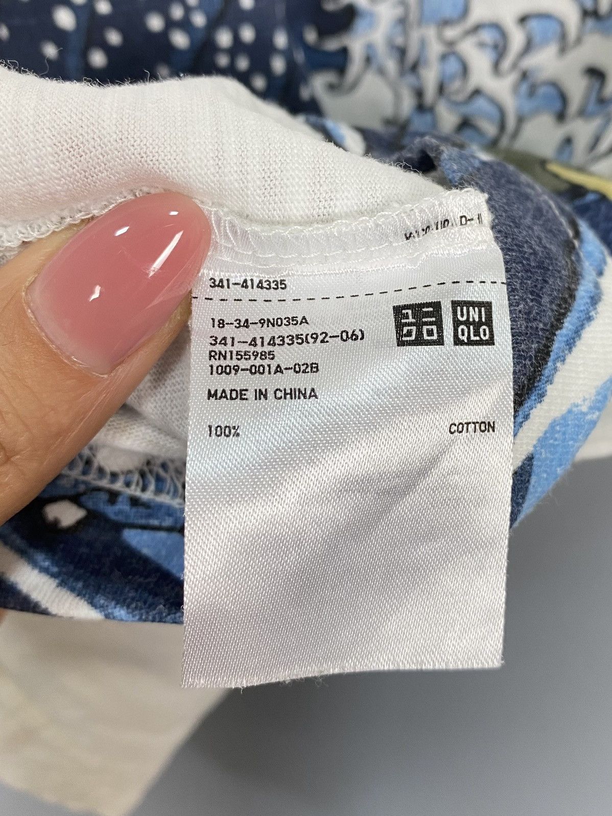 Uniqlo Uniqlo Hokusai Blue Size S T-Shirt Wave off Kanagawa White Size US S / EU 44-46 / 1 - 6 Thumbnail