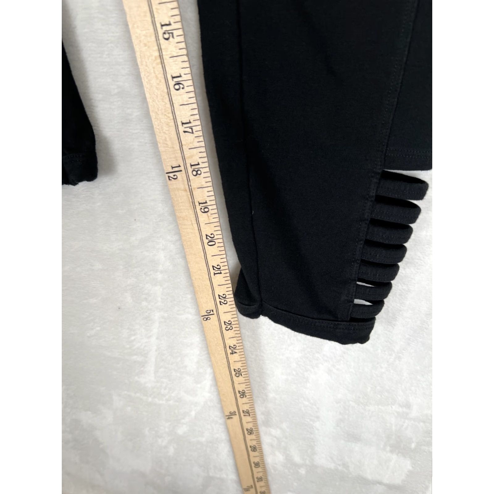 Victoria's Secret Victoria's Secret PINK Fresno State Bulldogs Black Yoga Pants Size Medium Women Capri Activewear Size 32" / US 10 / IT 46 - 3 Thumbnail