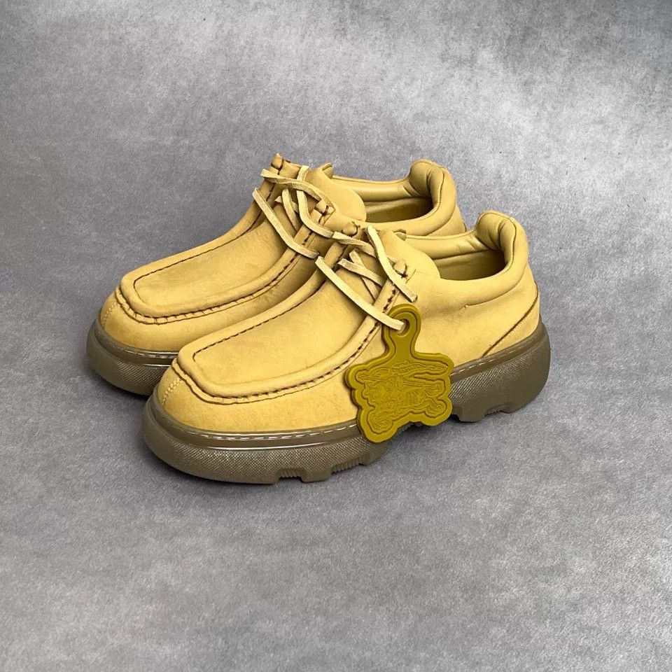 Burberry Burberry Casual Yellow Lowtop Sneakers 6 Men Size US 6 / EU 39 - 1 Thumbnail