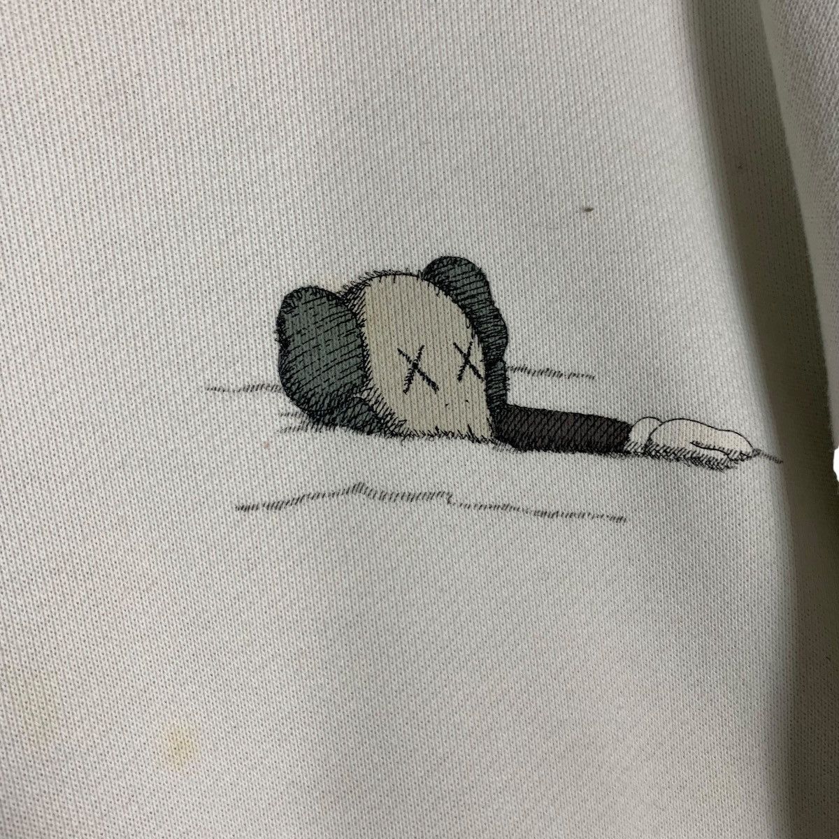 Uniqlo UNIQLO X KAWS Big Logo Graphic Sweatshirt #1257-C57 Size US L / EU 52-54 / 3 - 9 Thumbnail