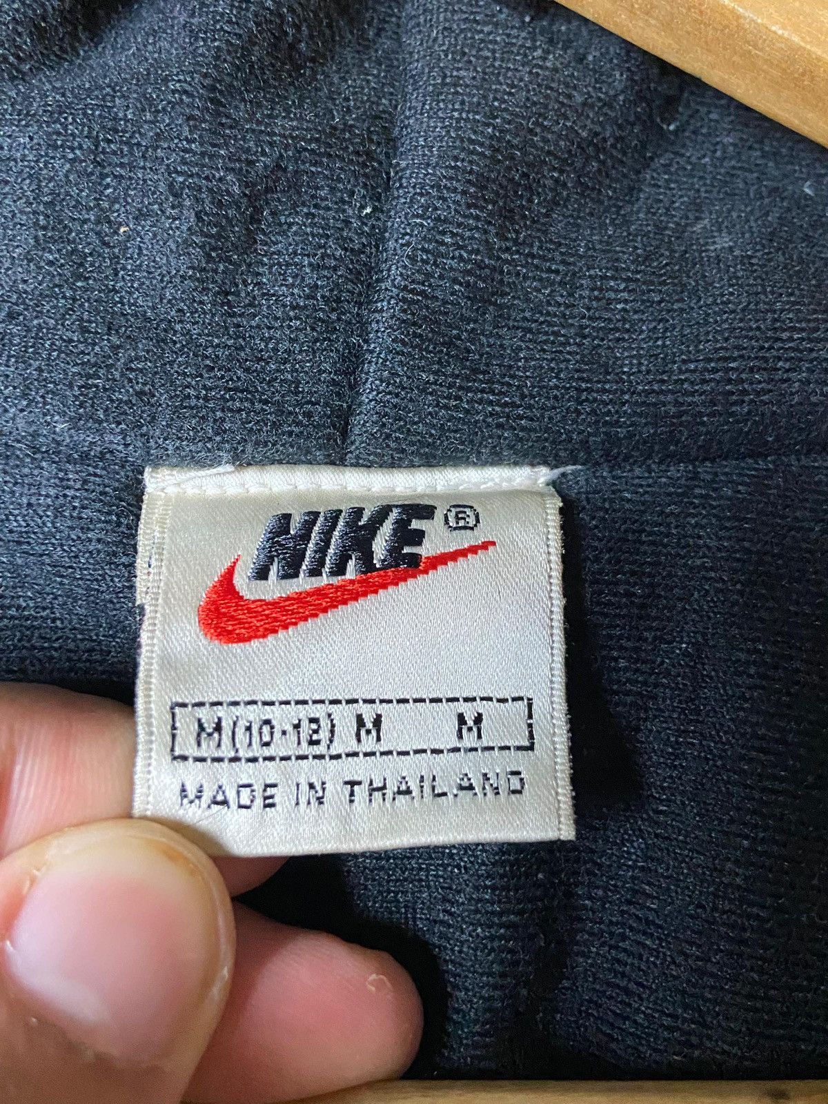 Vintage Nike Men’s Insulated Nylon Hooded Jacket (125) Size US M / EU 48-50 / 2 - 10 Thumbnail