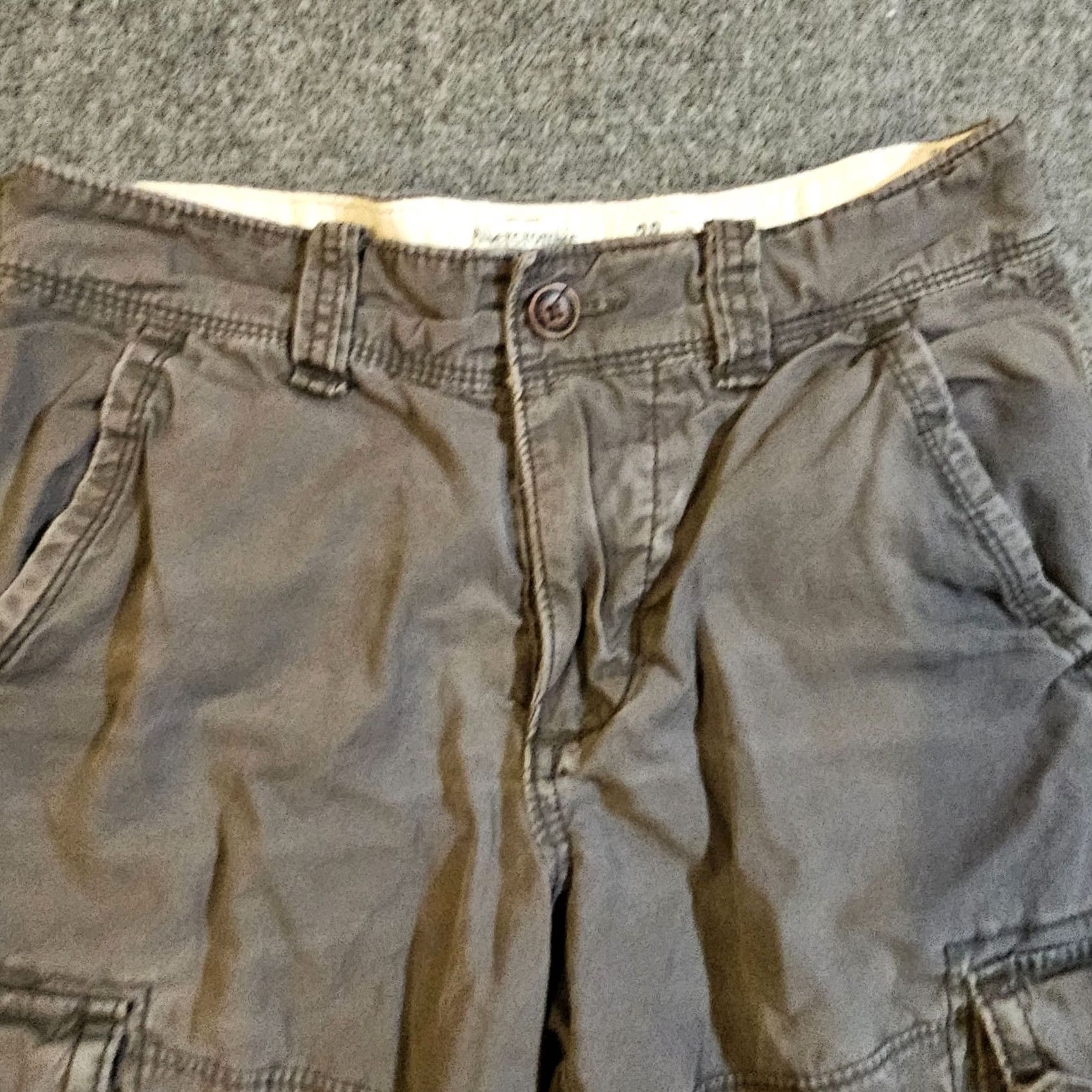 Abercrombie & Fitch Abercrombie & Fitch Short Mens 28 Gray Cargo Flat Front 10 Inch Casual Preppy Size US 28 / EU 44 - 4 Thumbnail