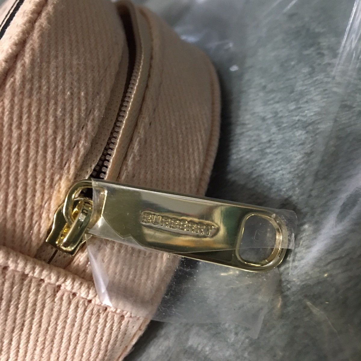 Burberry Burberry Goddess Zip Around Jewelry Round Clutch Pouch Bag Size ONE SIZE - 5 Thumbnail
