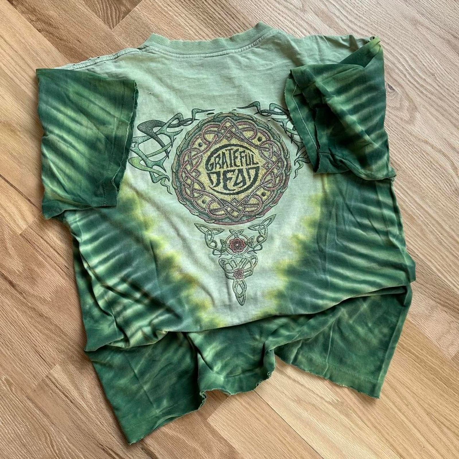 Band Tees × Grateful Dead × Vintage Vintage 90s Grateful Dead Celtic Thrashed Green TieDye Tee Size US L / EU 52-54 / 3 - 7 Thumbnail