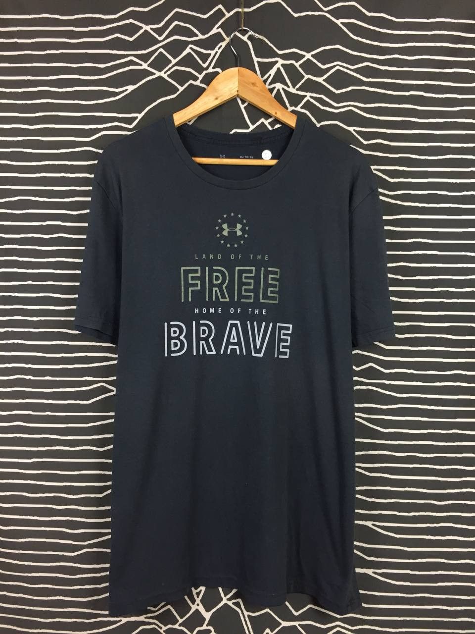 Under Armour × Vintage Under Armour Land Of The Free Home Of The Brave Tee Size US XL / EU 56 / 4 - 2 Thumbnail