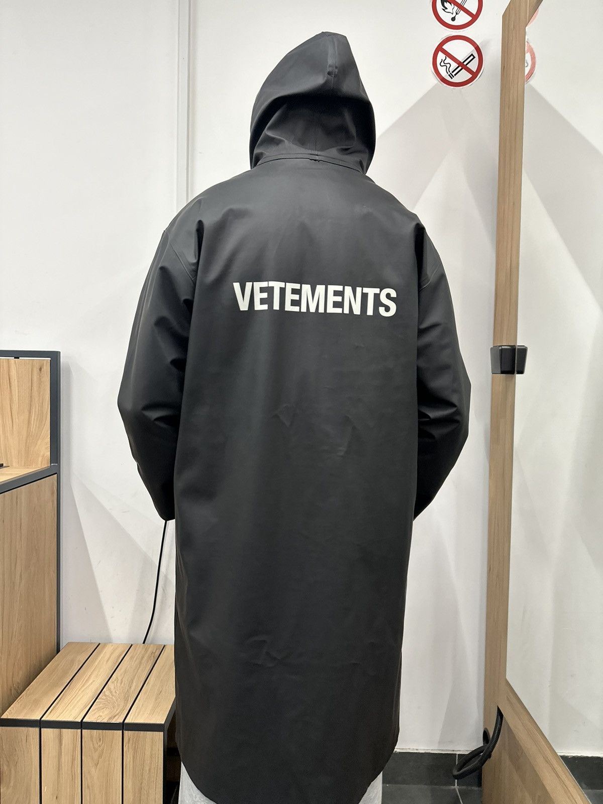 Vetements Vetements - F/W 18 - Oversized Rain Coat Size US L / EU 52-54 / 3 - 11 Thumbnail