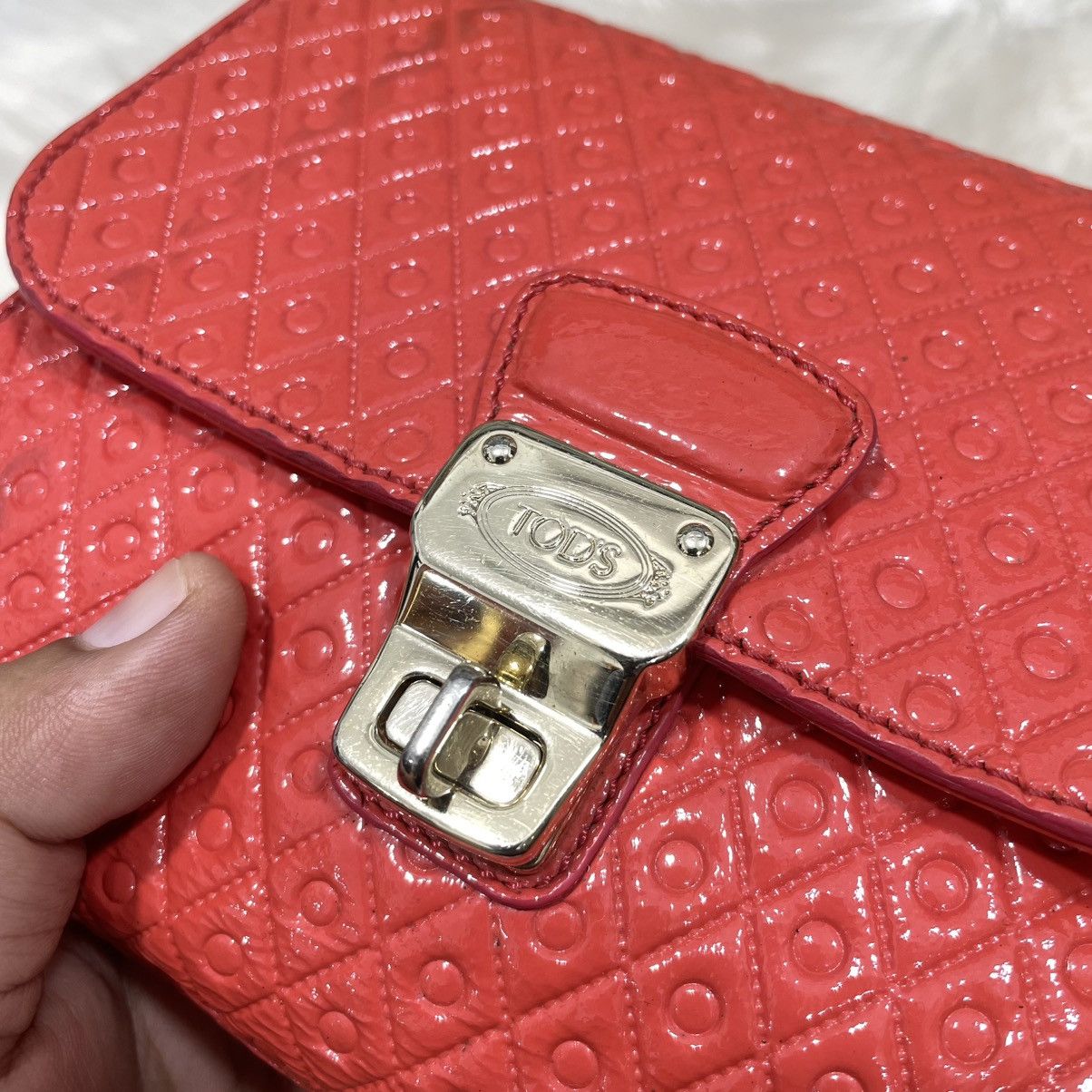 Tod's Authentic TOD’S Signature Embossed Patern Leather Crossbody Size ONE SIZE - 4 Thumbnail