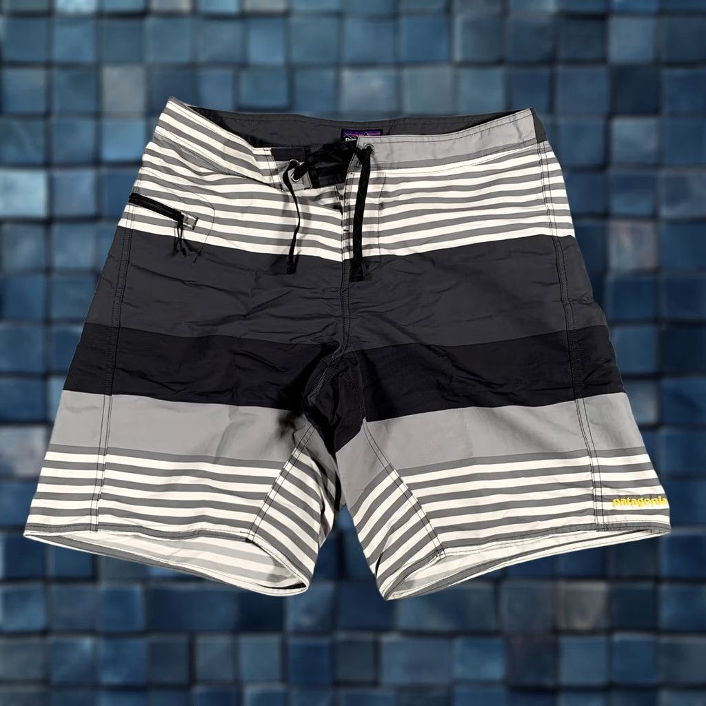 Patagonia Patagonia Shorts Mens 34 Gray Black Stripe Board Swim Trunks Nylon Surf Bottom Size US 34 / EU 50 - 1 Thumbnail