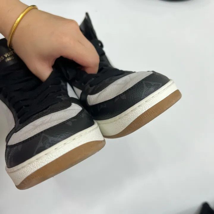 Louis Vuitton Louis Vuitton Rivoli Sneakers in Black and White -2508 Size US 7 / EU 40 - 8 Thumbnail