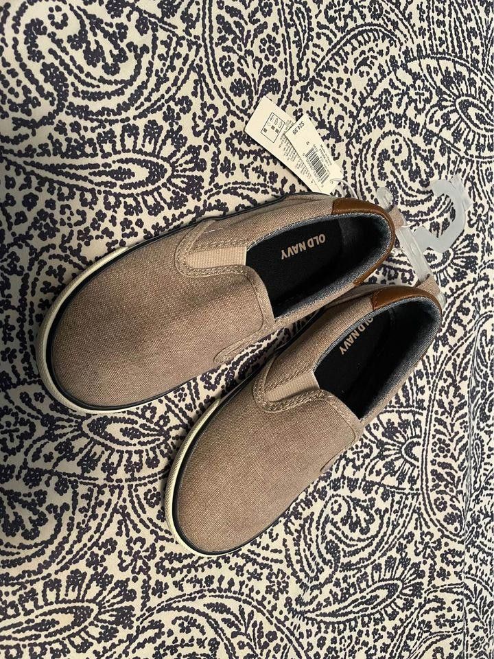 Old Navy Size 10 Old Navy Toddler Shoes Size ONE SIZE - 2 Thumbnail
