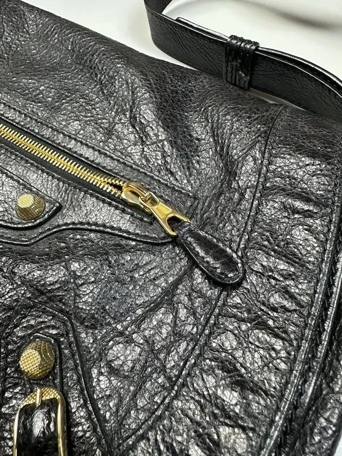 Balenciaga Balenciaga Leather Crossbody Bag Golden Hardware UNISEX Size ONE SIZE - 4 Thumbnail