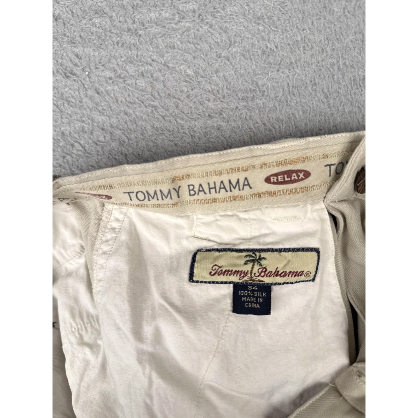 Tommy Bahama VINTAGE Tommy Bahama Shorts Mens 34 Khaki 100% Silk Pleated Relax Chino Casual Zip Fly Beige Beach 1990s Mens Size US 34 / EU 50 - 7 Thumbnail