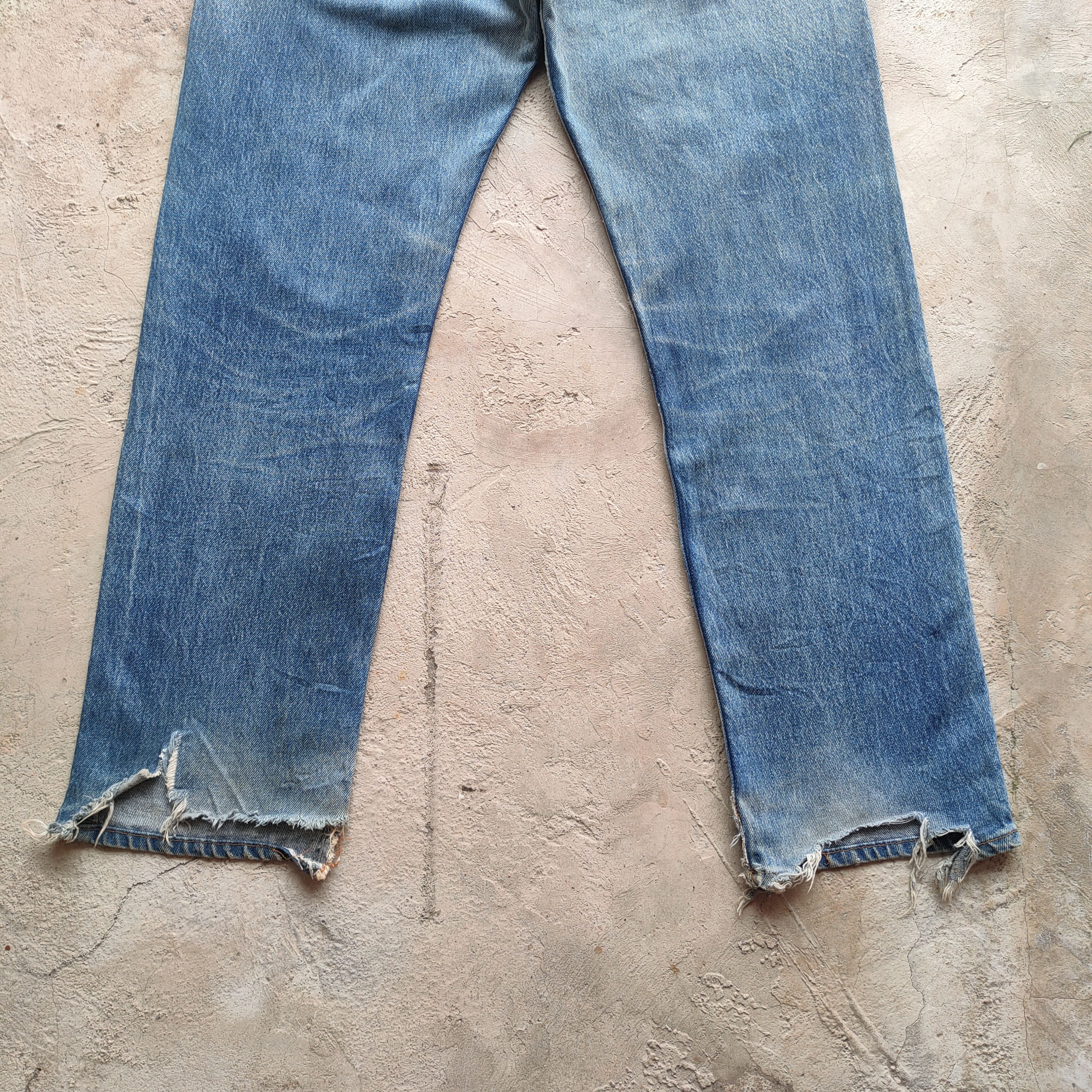 Levi's Vintage Clothing # VINTAGE LEVI'S 501 USA 95' FADED RIPPED JEAN PANTS Size US 32 / EU 48 - 10 Thumbnail