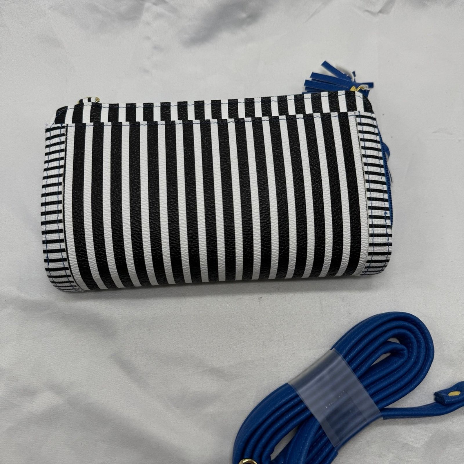 NBDN Nobrandedon NWOT Buxton crossbody wallet/bag Size ONE SIZE - 5 Thumbnail