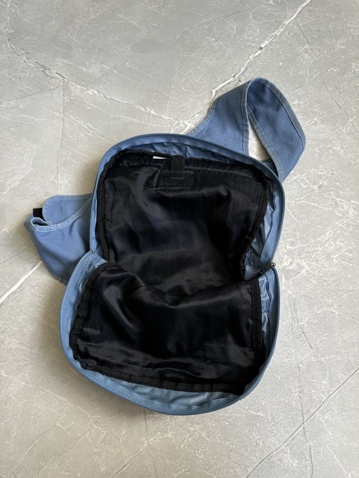 Nike Vintage Nike Sling Bag Swoosh Gorpcore BackPack 90s Y2k Size ONE SIZE - 13 Thumbnail