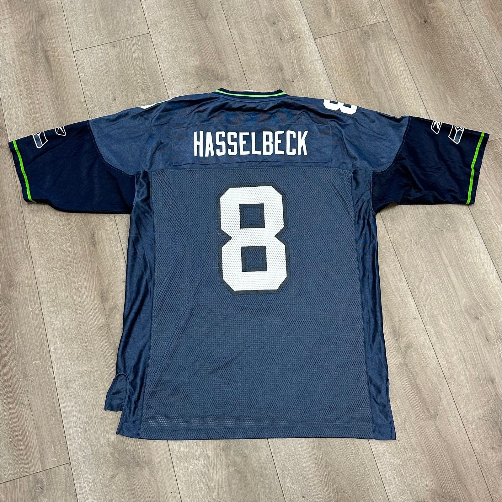 NFL Reebok Seattle Seahawks Matt Hasselbeck #8 jersey Large Size US L / EU 52-54 / 3 - 3 Thumbnail