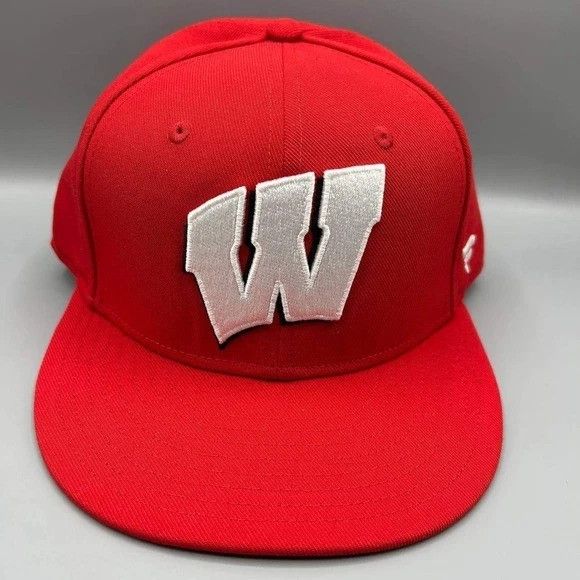Other Wisconsin Badgers Hat Men 7 3/8 Embroidered Fanatics Fitted Size ONE SIZE - 1 Thumbnail