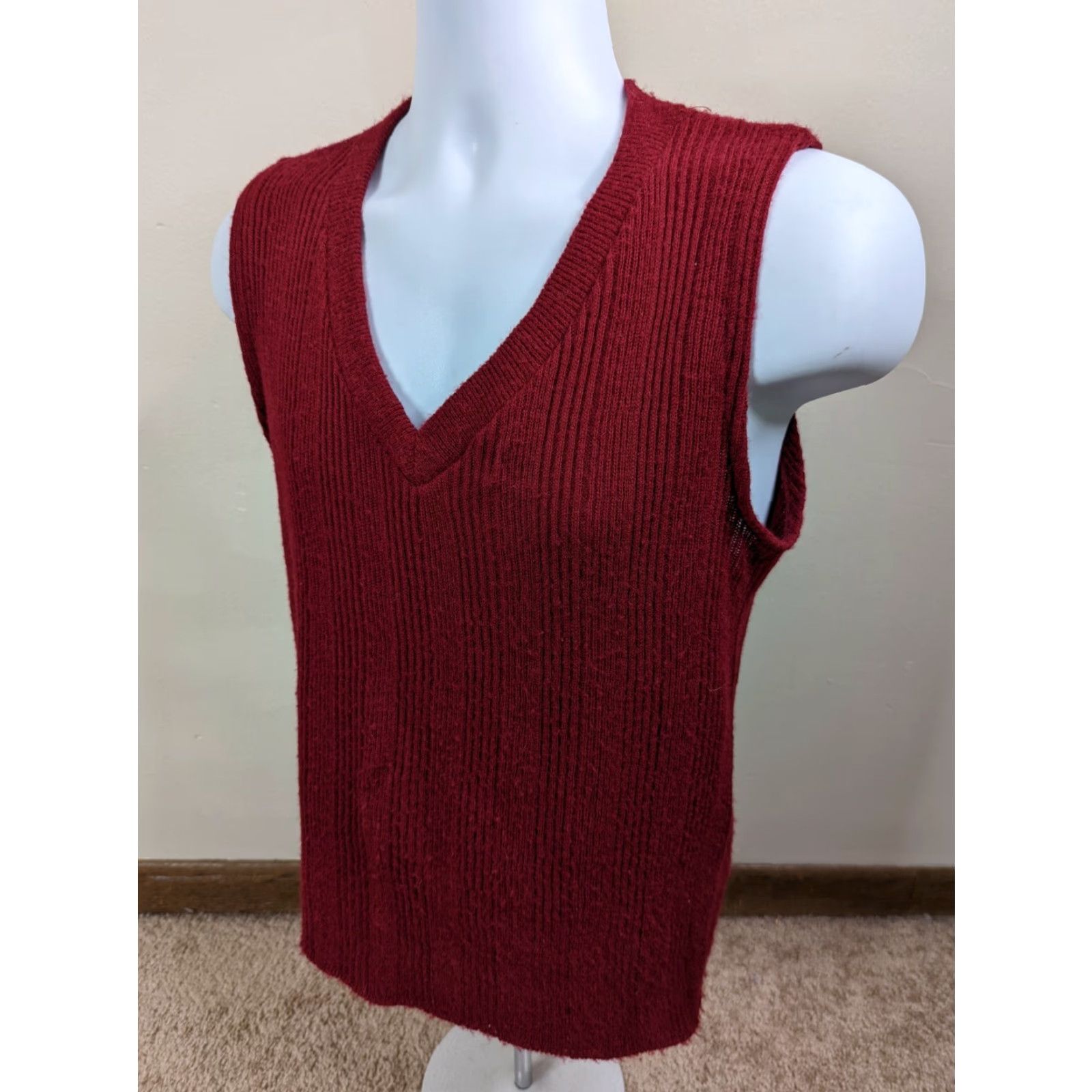 Van Heusen VINTAGE Van Heusen Mens Red Size Medium V-Neck Sweater Vest S2C Knit Vest 80s 80s Theme Golf Casual Mens Size US M / EU 48-50 / 2 - 2 Thumbnail