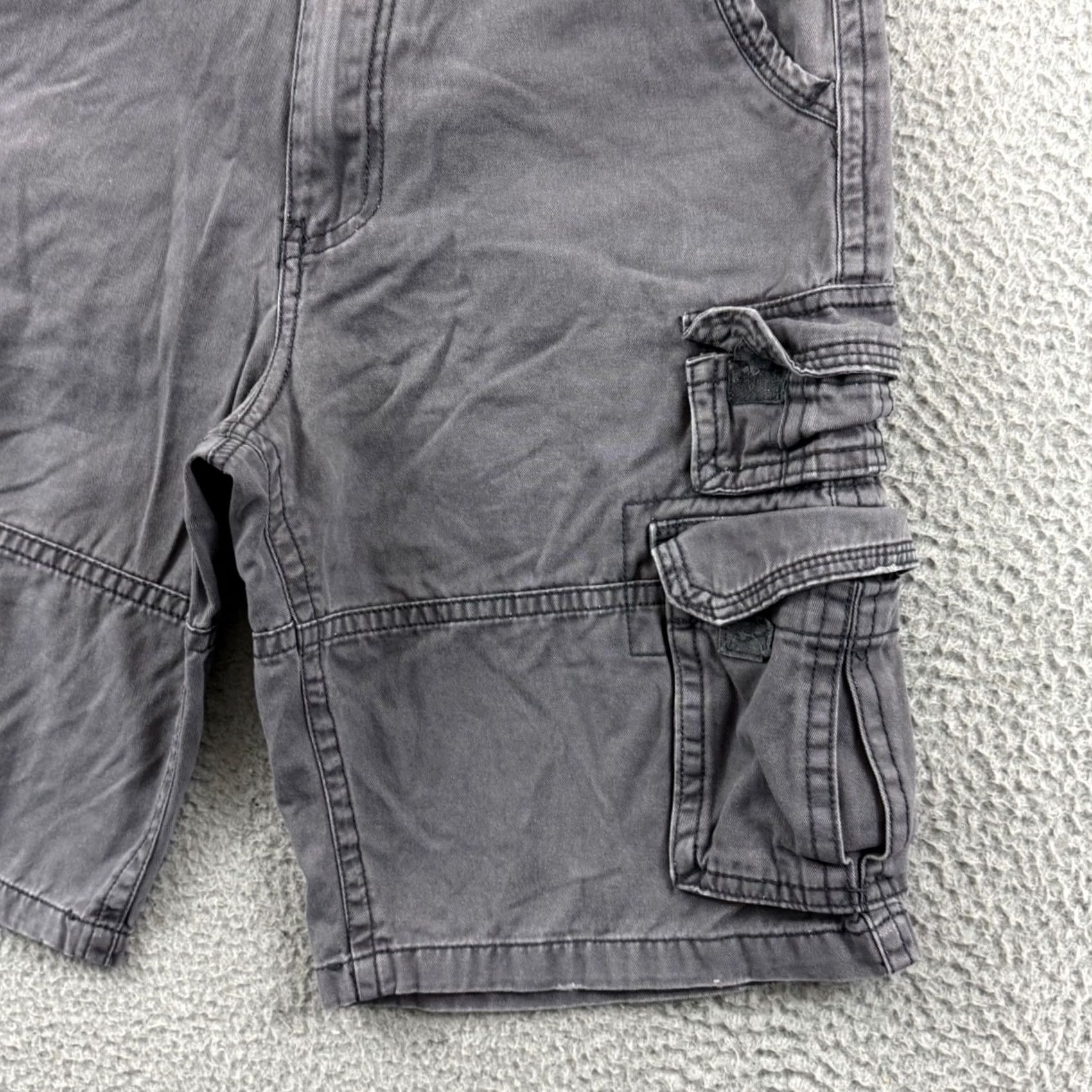 Vintage VINTAGE Plugg Cargo Shorts Mens 32 Gray Baggy 11" Inseam Zipper Pockets 90s Grunge Skater Outdoor Casual Workwear Size US 32 / EU 48 - 2 Thumbnail