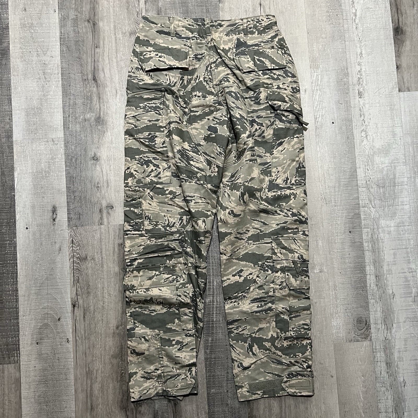 Vintage Womens Camouflage Airmans Battle Pants Y2K Cargo Camo Pants Size 32" / US 10 / IT 46 - 2 Thumbnail