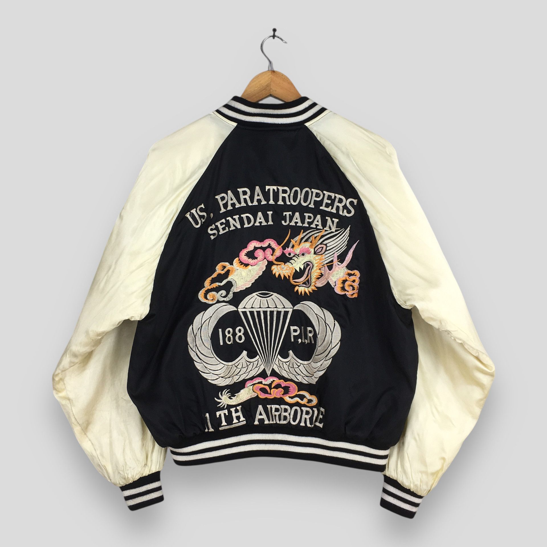 Japanese Brand Vintage 1980s Sukajan Japan Dragon Souvenir Jacket M Size US M / EU 48-50 / 2 - 7 Thumbnail