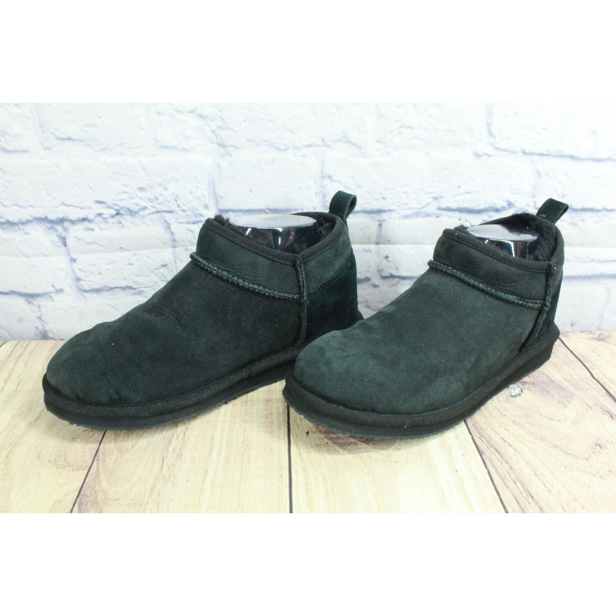L.L. Bean LL Bean Women's Suede Wicked Good Shearling Lined Slipper Size US 7 / IT 37 - 2 Thumbnail