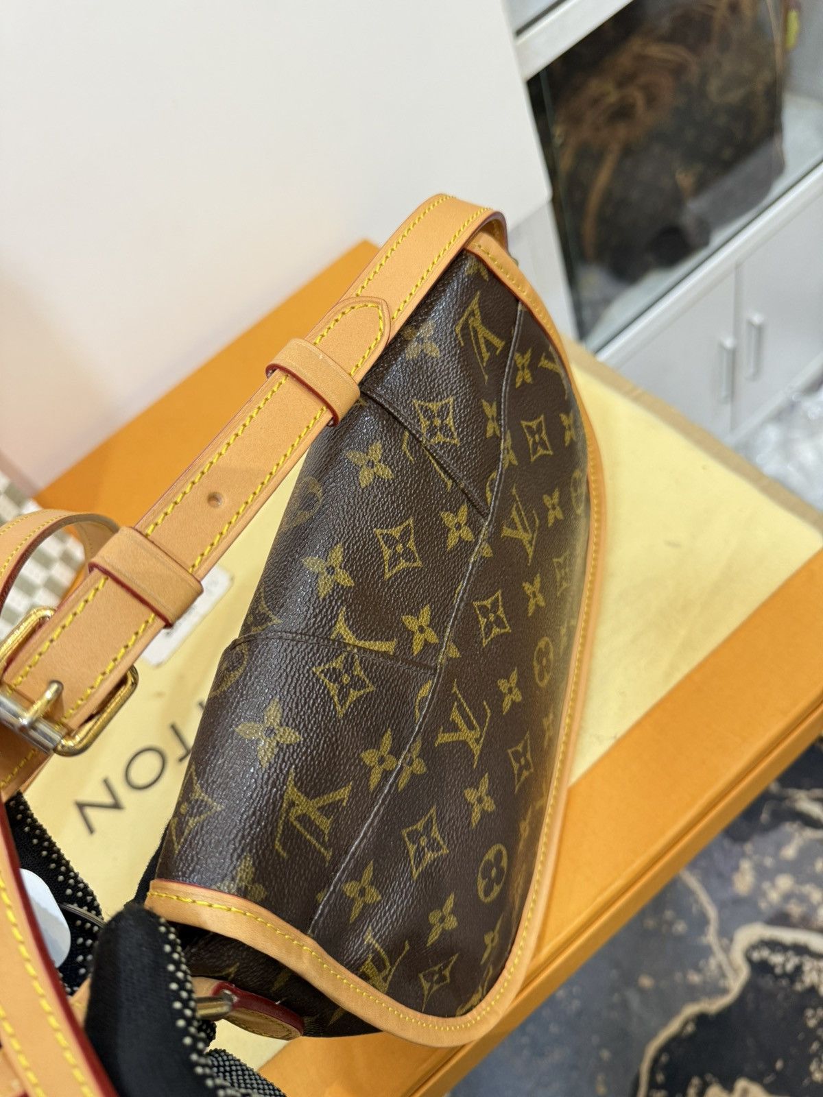 Louis Vuitton Louis vuitton monogram menilmontant pm ( 2117 ) Size ONE SIZE - 10 Thumbnail