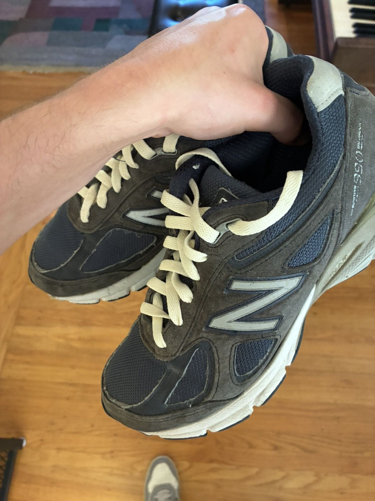 New Balance New balance 990v4 navy cream laces Size US 9 / EU 42 - 8 Thumbnail