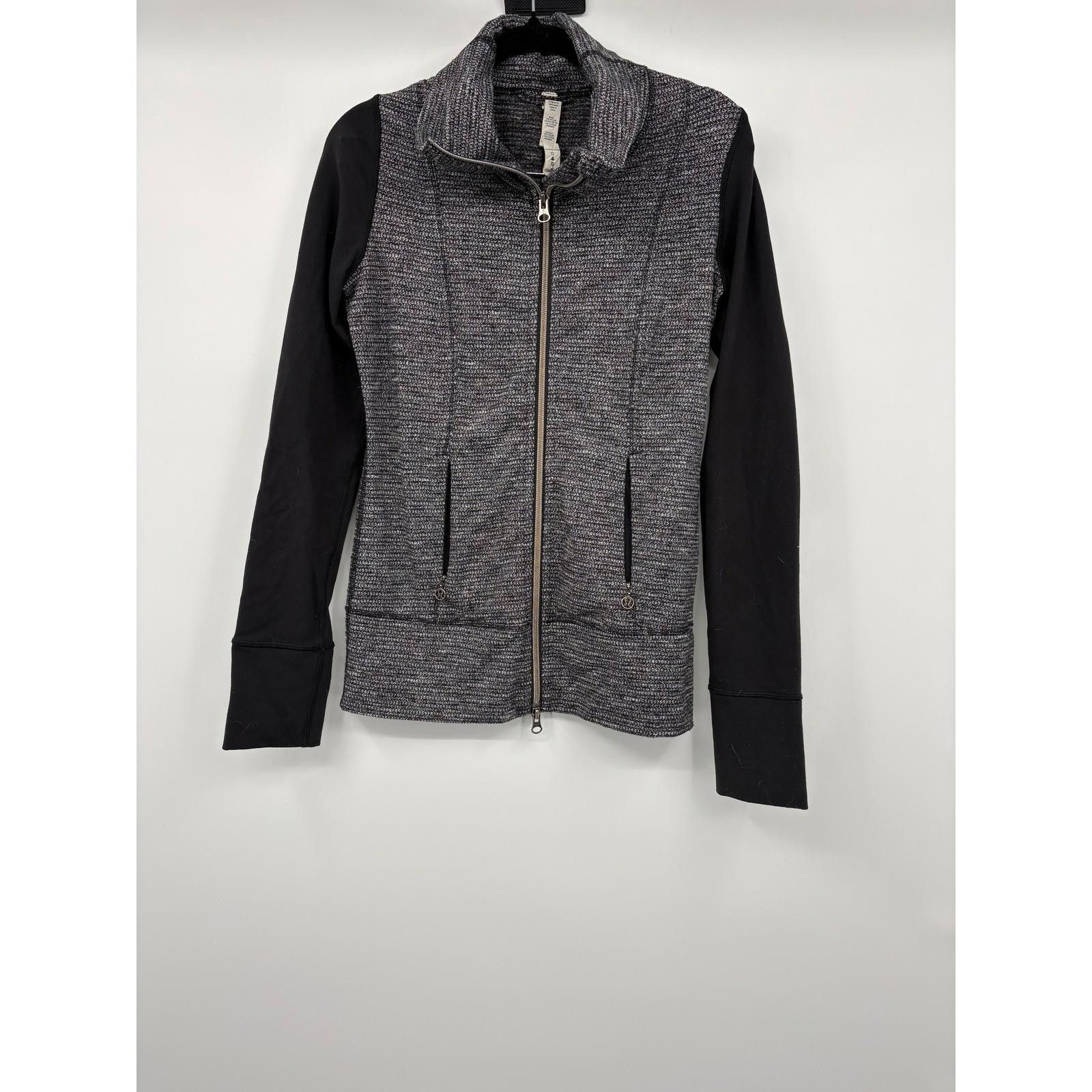 Lululemon Lululemon Daily Yoga Jacket in Coco Pique Black/Gray Size 2 Size XS / US 0-2 / IT 36-38 - 1 Thumbnail