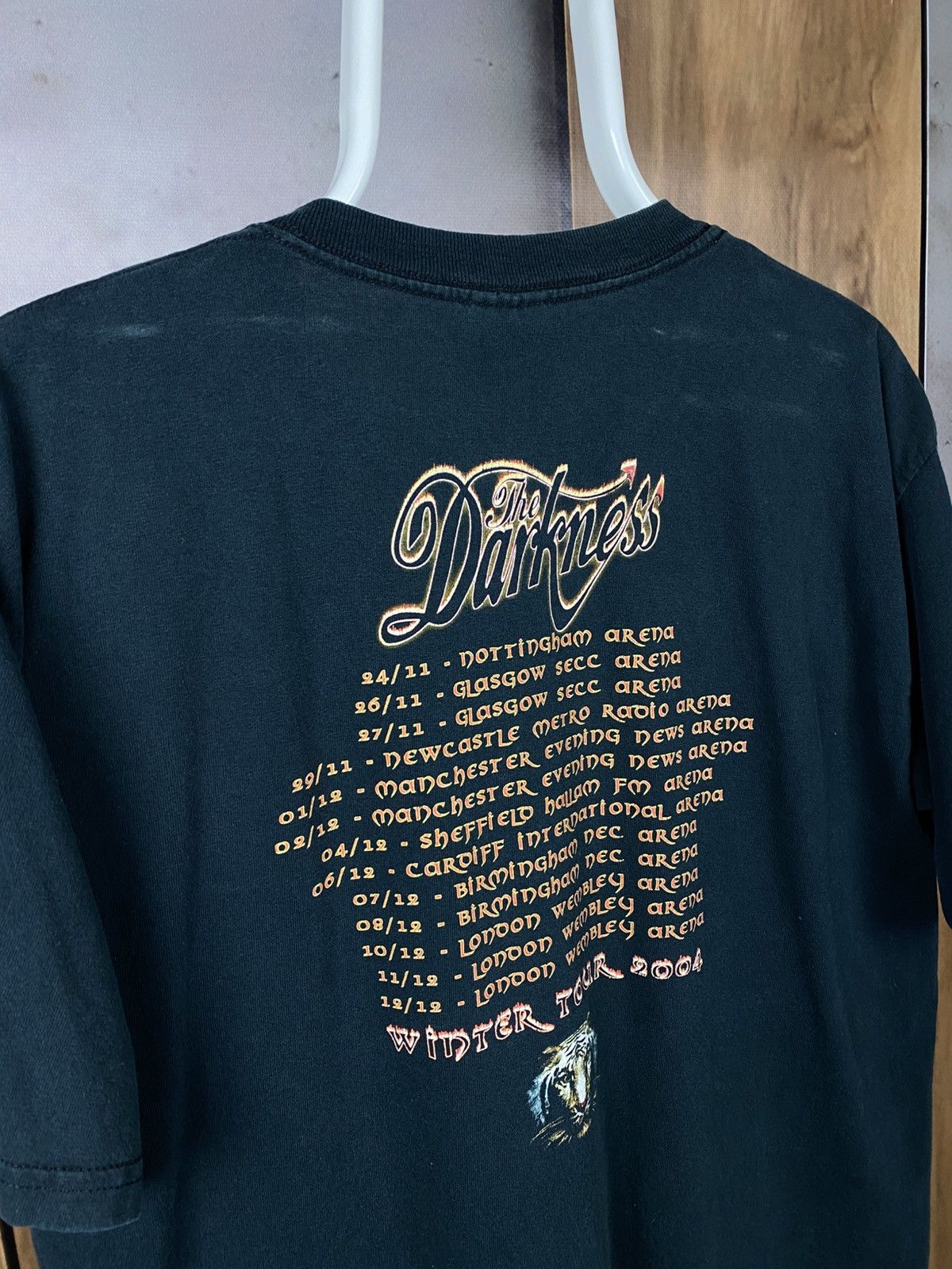 Band Tees 🎸Vintage 2004 T-Shirt The Darkness Tiger Rock Band Tour Tee🎸 Size US L / EU 52-54 / 3 - 4 Thumbnail