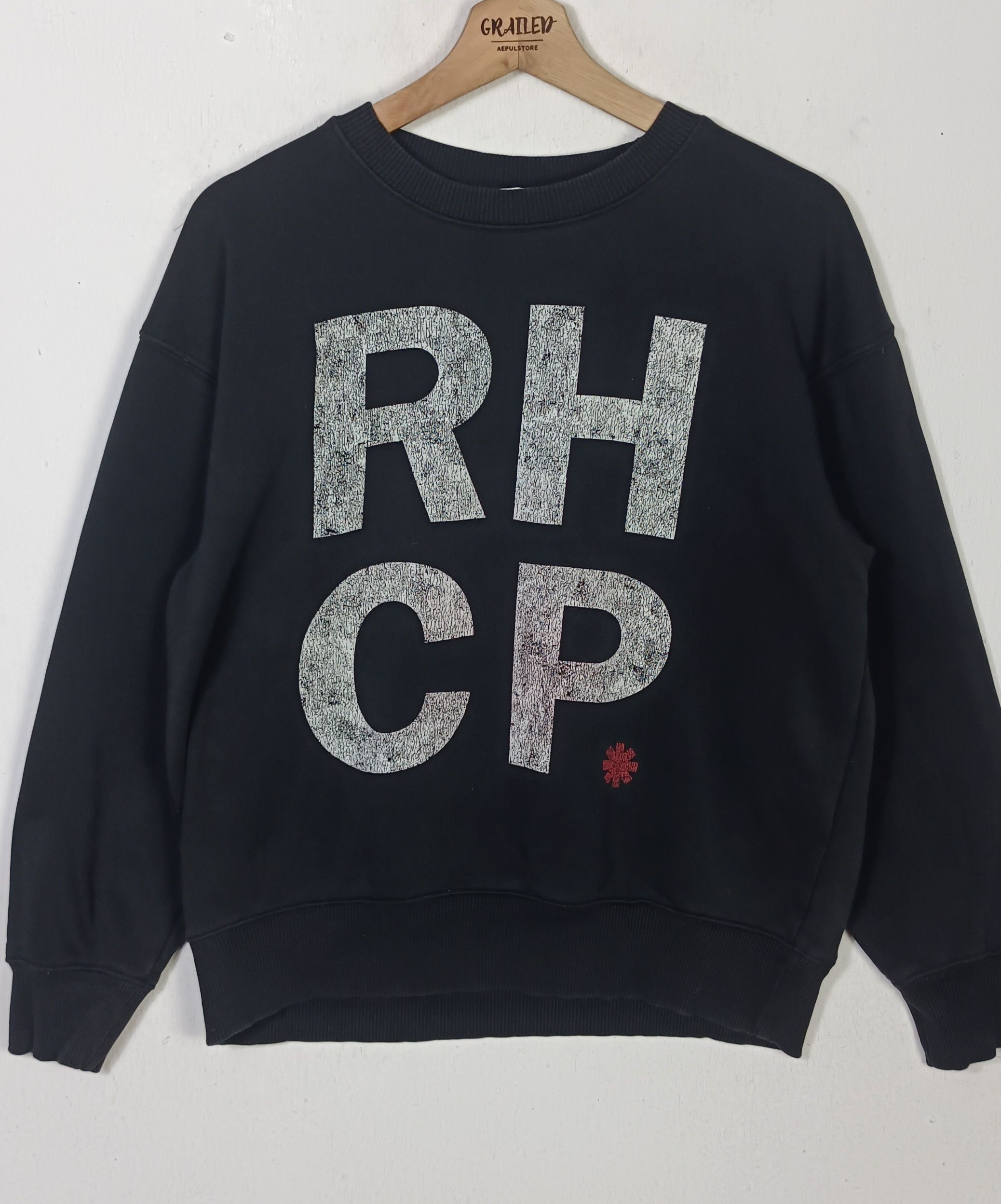 Band Tees × Uniqlo Red Hot Chili Papers Band Crewneck Sweatshirt Size US M / EU 48-50 / 2 - 3 Thumbnail