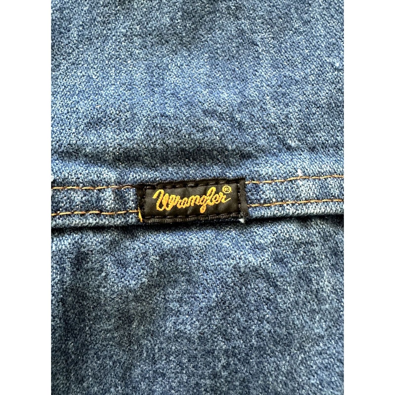 Wrangler VINTAGE Wrangler Denim Vest Biker Trucker Cowboy Western Rodeo 90s Large Blue Denim Vest Shirt Mens Leather Accent Pockets Button Short Sleeveless Size US L / EU 52-54 / 3 - 4 Thumbnail
