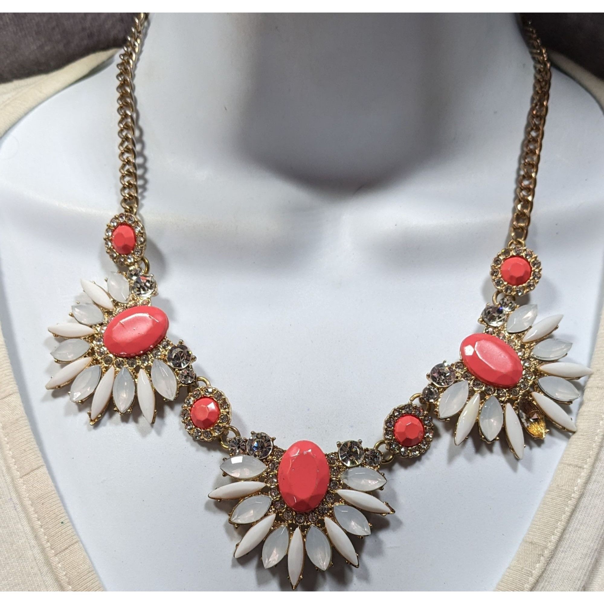 Other Y2K Floral Statement Necklace With Coral & White Gemstones Size ONE SIZE - 5 Thumbnail