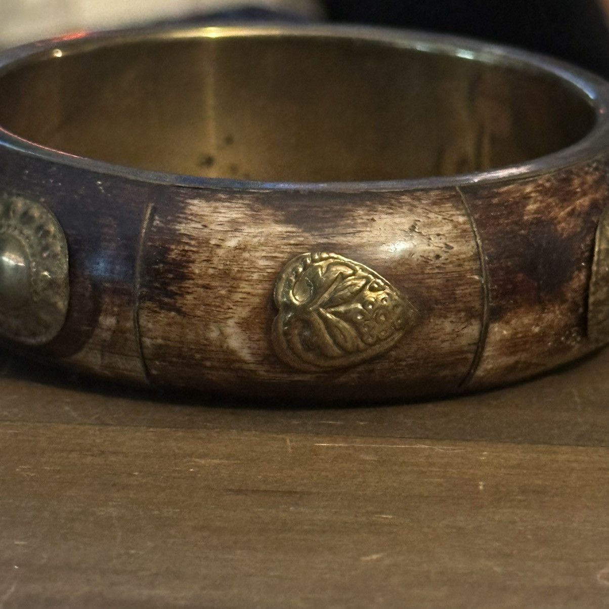 Vintage Vintage chunky bone and brass bangle bracelet Size ONE SIZE - 5 Thumbnail