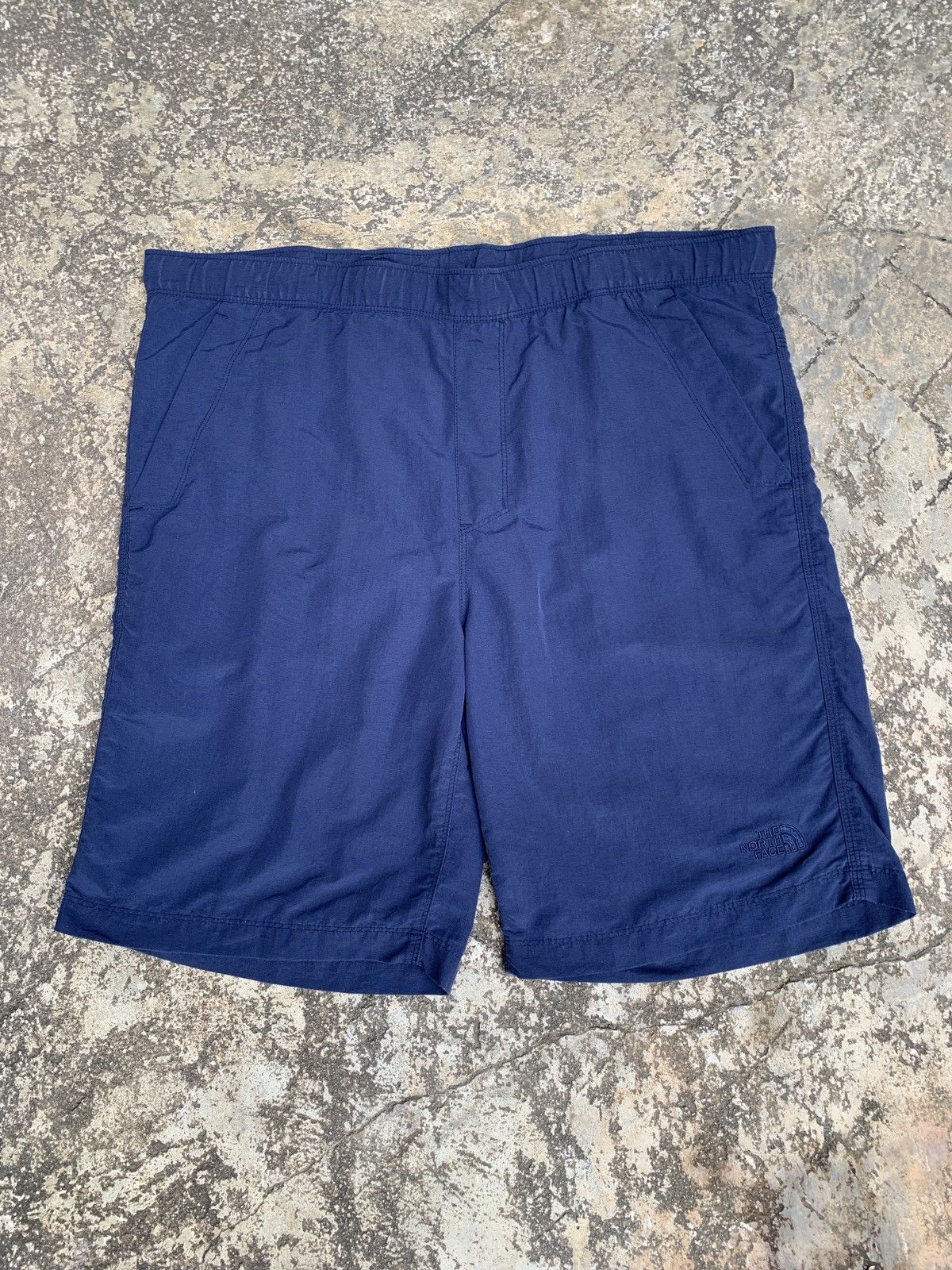 The North Face × Vintage 2000s The North Face Nave Outdoor Hiking Nylon Shortpants Size US 35 - 2 Thumbnail