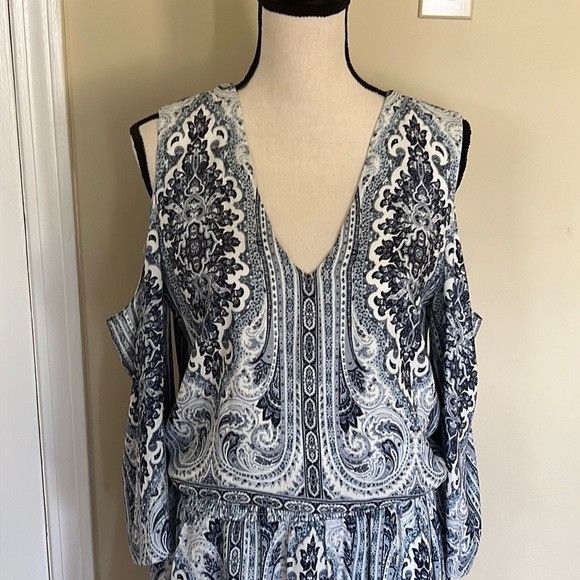 Alice + Olivia Alice + Olivia Jolene Cold Shoulder Dress Size M / US 6-8 / IT 42-44 - 2 Thumbnail