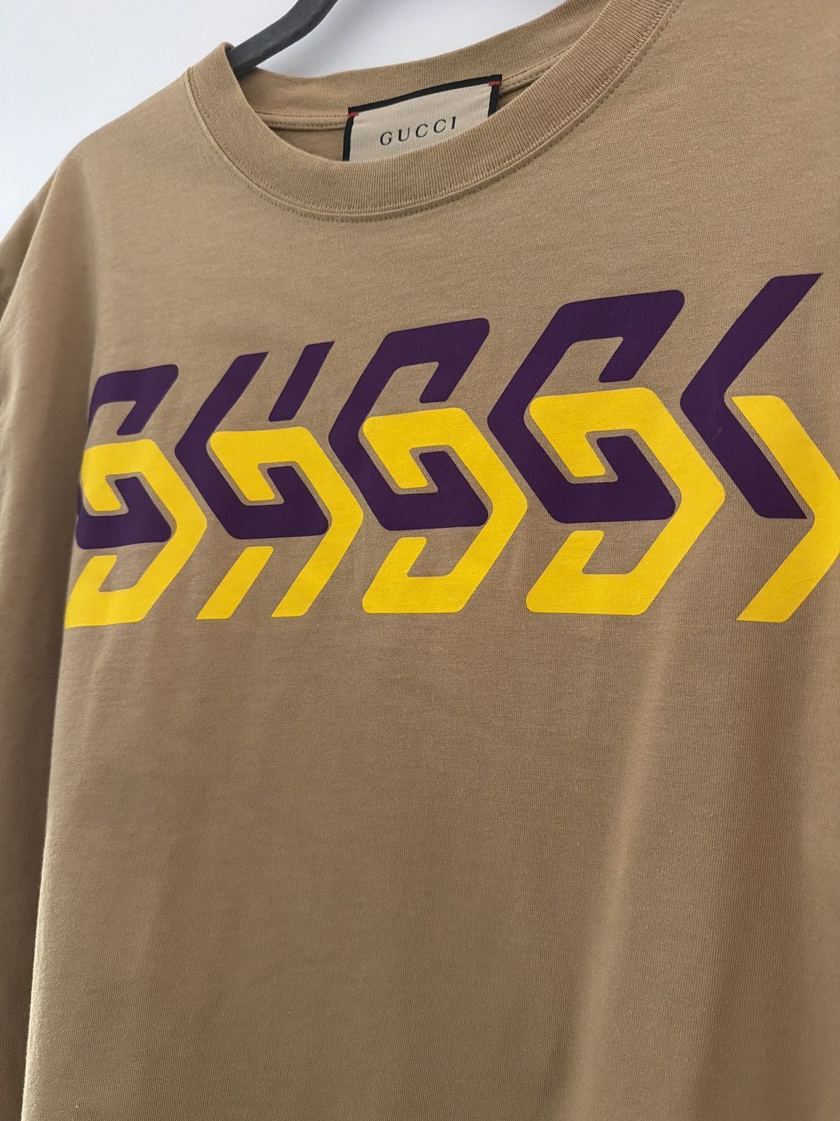Gucci Gucci Mirror Logo Graphic T-Shirt Beige Purple Yellow Size Size US M / EU 48-50 / 2 - 1 Thumbnail