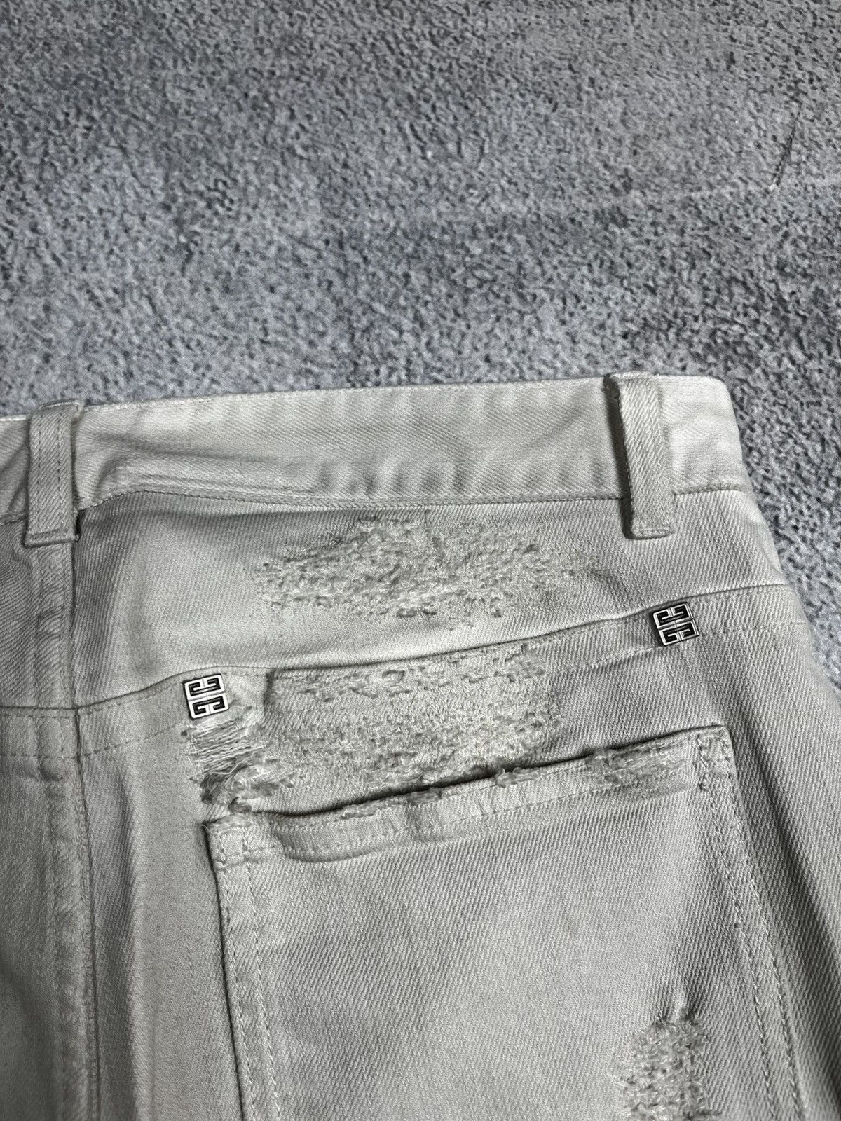 Givenchy Givenchy distressed style unisex’s Size US 31 - 9 Thumbnail