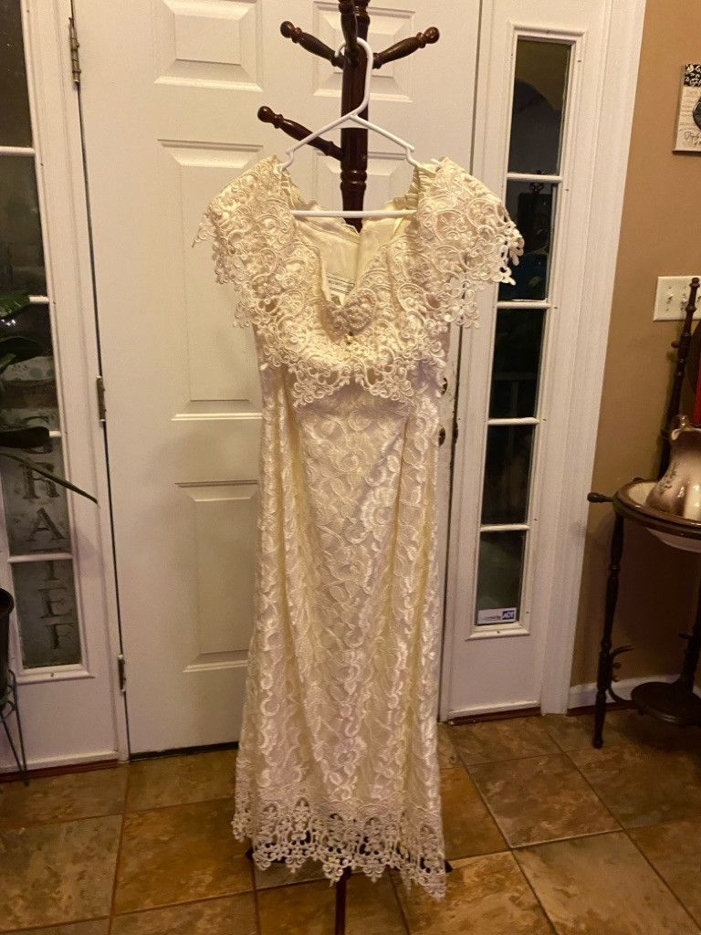 image of Jessica Mcclintock Lace Bridal Dress. Size 18W in White, Women's