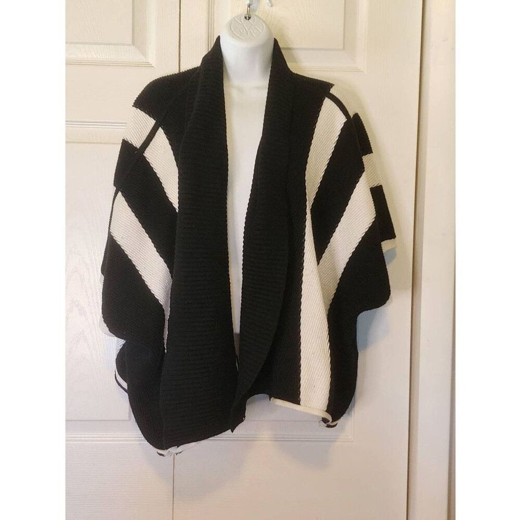 Forever 21 Forever 21 Black and white Poncho Size XS / US 0-2 / IT 36-38 - 2 Thumbnail