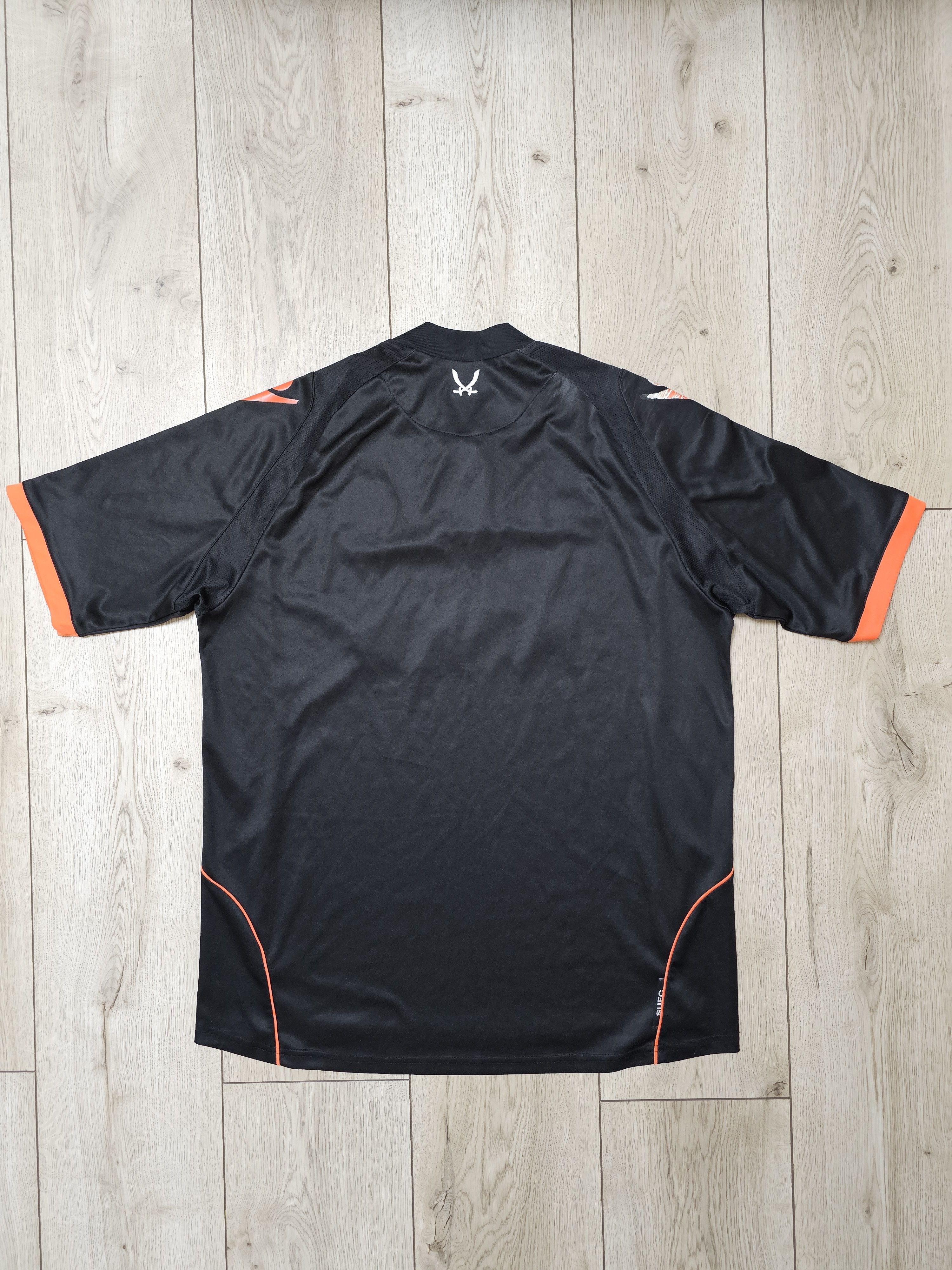 Macron SHEFFIELD UNITED 2012 2013 AWAY FOOTBALL SHIRT SOCCER JERSEY Size US L / EU 52-54 / 3 - 2 Thumbnail
