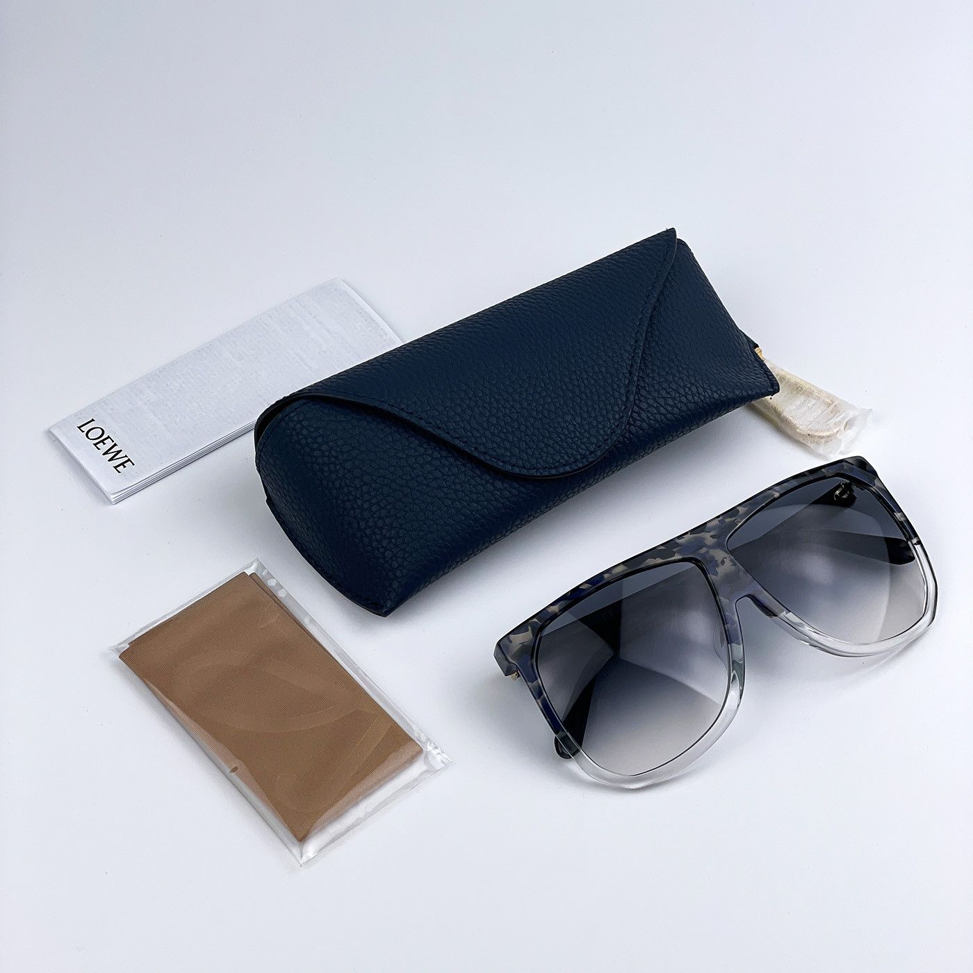 Loewe NEW Loewe LW40001F FILIPA 56B Shield Women Sunglasses Size ONE SIZE - 10 Thumbnail