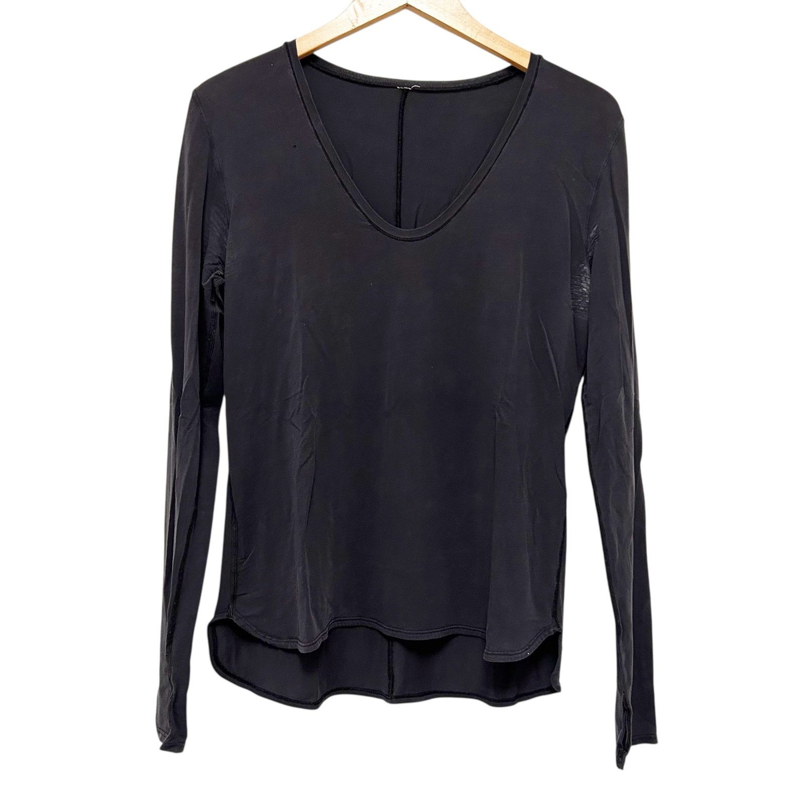 Lululemon Lululemon Lot of 6 Long Sleeve Shirts Sz M FLAWS Size M / US 6-8 / IT 42-44 - 1 Thumbnail